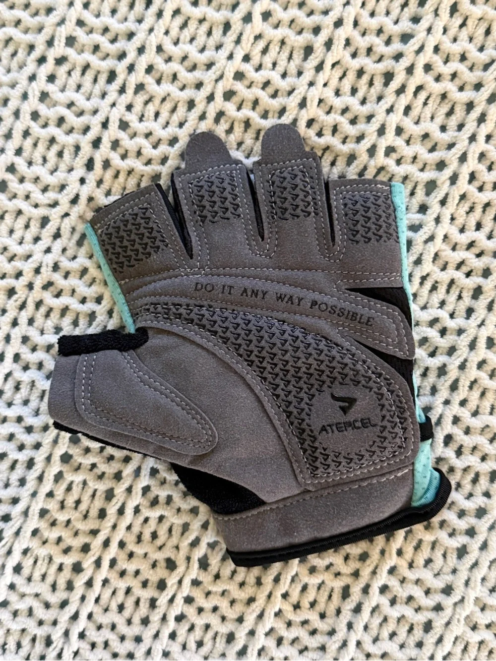 NWOT Atercel Teal Blue Black Workout Gym  Fitness Grip Velcro Gloves Medium
